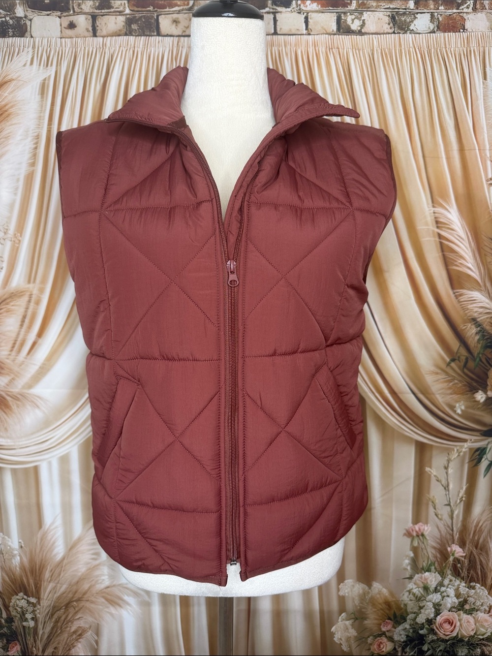 BKE Quilted Puffer Vest in Rust Brown